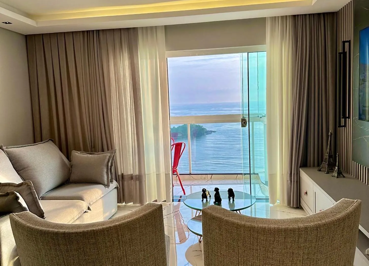 Apartamento De Frente Pro Mar Em Balneario Camboriu