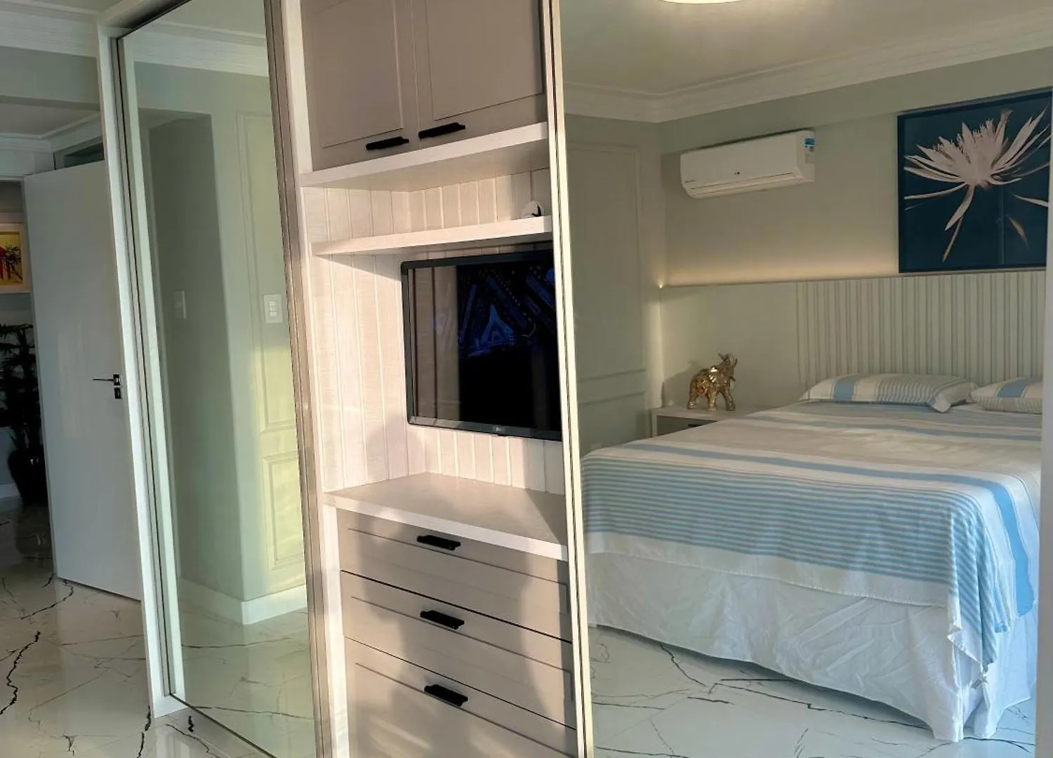 Apartamento De Frente Pro Mar Em Balneario Camboriu