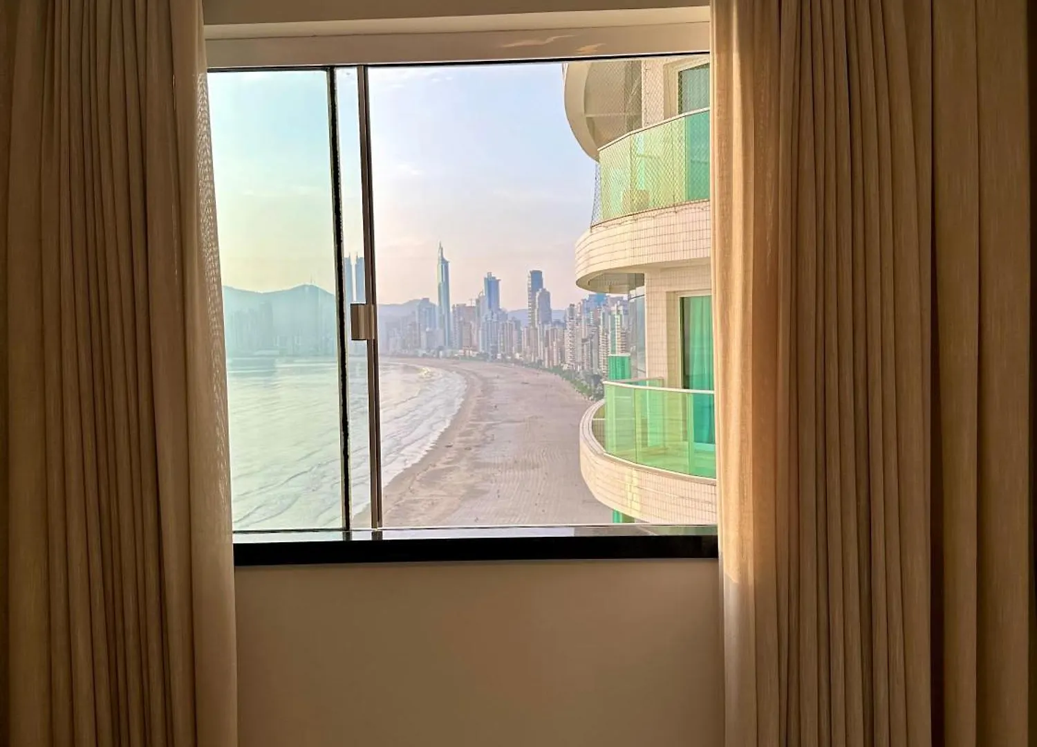 Apartamento De Frente Pro Mar Em Balneário Camboriú Brazílie